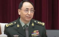 何宏军出席2025年首都军政座谈会。  (图片来源：视频截图)