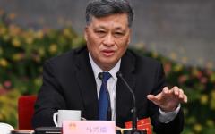 2024年3月7日，新疆自治区委书记马兴瑞在北京人民大会堂第十四届全国人民代表大会新疆代表团会议上致词。（图片来源：GREG BAKER/AFP via Getty Images）