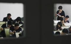 湖北省武漢市華中科技大學的學生參加公務員考試。（圖片來源：Getty Images）