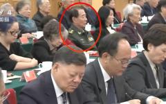 刘少奇之子刘源穿军装出席胡耀邦冥诞110周年座谈会引发关注。（视频截图）