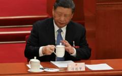 2024年3月8日，中共党魁习近平在北京人民大会堂出席全国人民代表大会第二次全体会议。（图片来源：PEDRO PARDO/AFP via Getty Images）