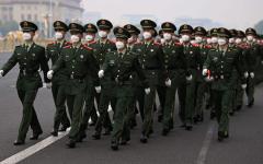 自中共中央军委副主席张又侠落马后，北京出现诡异气氛。（图片来源：PEDRO PARDO/AFP via Getty Images）