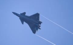 2016年11月1日，一架歼20战斗机在广东省珠海市举行的珠海航展上表演。（图片来源：Getty Images）