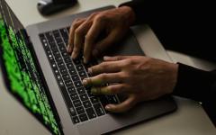 黑客    （图片来源: 免费图片 pexels）