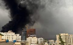 2026年3月8日，伊朗德黑兰，石油仓库遭到空袭后，浓烟滚滚。(图片来源：Getty Images)