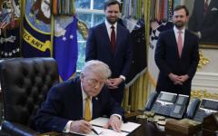 2026年3月16日，川普签行政令，成立“消除欺诈工作组”  （图片来源: Alex Wong/Getty Images)