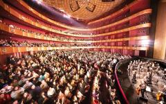 2026年4月12日下午，神韵纽约艺术团在纽约林肯中心大卫寇克的第18场演出以爆满落幕。（摄影/大纪元/戴兵）