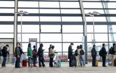 2023 年 3 月 20 日，中国上海浦东国际机场的乘客。（图片来源: ID:1474836864 Getty Images）