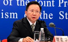 2021年7月31日，中共国家卫生健康委员会疾病防控局督察何庆华在北京举行的中共国务院联合防控机制新闻发布会上回答提问。（图片来源：Getty Images）