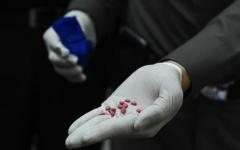 南京一派出所副所长为业绩设局，让6名未成年人先吸毒再抓获（示意图）。（图片来源：Getty Images）