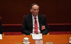 2022年3月5日，时任中共国家副主席王岐山在北京人民大会堂出席全国人民代表大会开幕会议。（图片来源：LEO RAMIREZ/AFP via Getty Images）