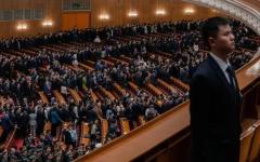 2026年3月9日，中国北京，中共全国人民代表大会第二次全体会议于人民大会堂闭幕，代表们离场。（图片来源：Kevin Frayer/Getty Images）