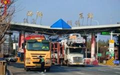 中国10省市的21辆运货车跨省偏航，在河南泌阳被查扣。（图片来源：网络图片）