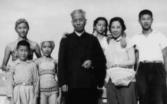 刘少奇一家，前排左一为刘源。（图片来源：网络图片）