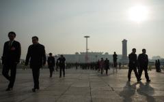 2018年3月19日，中共代表们抵达北京人民大会堂，参加第十三届全国人大第七次全体会议。（图片来源：Etienne Oliveau/Getty Images）