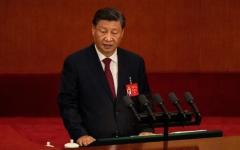 2022年10月16日 习近平在北京人民大会堂举行的中共二十大开幕式上发表演说。（图片来源：Kevin Frayer／Getty Images）