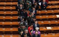 2026年3月5日，在北京人民大會堂舉行的中共全國人民代表大會開幕式已結束，中共人大代表們離開會場。（圖片來源：Kevin Frayer/Getty Images）