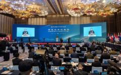 2024年4月22日，时任中共中央军委副主席张又侠上将在青岛举行的西太平洋海军研讨会开幕式上致辞。（图片来源：Kevin Frayer/Getty Images）