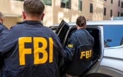 美国联邦调查局（FBI）探员执行任务（图片来源：Andrew Leyden/Getty Images）