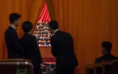 官场究竟变成了什么样？一座人人自危的“地狱”。（图片来源： FRED DUFOUR/AFP via Getty Images）