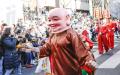 2月17日，巴黎13区中国新年彩妆大游行登场。