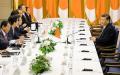 6月27日，习近平与安倍晋三会面，重演“孤独战士”的场面。(AFP/Getty Images)