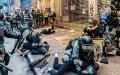 港警在街头抓捕示威的香港市民与学生。（Getty Images） 