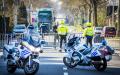 2020年4月1日，比利时警察在比利时与荷兰之间的封闭边界上。（AFP/Getty Images）