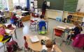 德国小学课堂，因应疫情，学生们保持社交距离。（AFP via Getty Images）