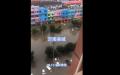 沂南县城积水严重，路边的车直接被淹没。（图片来源：网络图片）