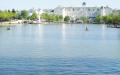 新港湾（Newport Bay Club）（Tangopaso/ 维基百科)