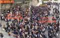10月20日，中越边境涌现900人欲出境前往越南打工。（视频截图） 