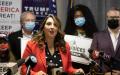 11月6日，共和党全国委员会主席罗娜．麦克丹尼尔（Ronna McDaniel）在密歇根州召开新闻会，披露大量共和党选票在软件“故障”后被算做民主党票，并誓言追究明显的违规行为。（图片来源：Elaine Cromie/Getty Images）