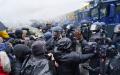 11月18日，德国民众在柏林抗议防疫新法，警方出动了水炮车。（Sean Gallup/Getty Images）