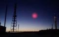12月23日青海省玉树早晨天降巨大火流星，当晚玉树北面的德令哈地区再现一“神秘红光”，引发关注。（图片来源：视频截图）