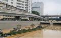 郑州京广路隧道全被淹没，隧道里全是车，车里都有人，一家一家的（图片来源：视频截图）