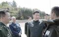 今年3月24日，习近平到武警第二机动总队察看部队训练情况。
