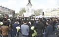 2017年4月2日，法国数千名华人来到巴黎共和国广场（Place de la République）为刘少尧举行悼念会。（摄影：李牧/看中国）