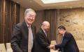 马云与陈元（陈云的儿子，中）、周小川在一起。（网络图片）