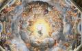 《圣母升天》（As-somption de la Vierge），湿壁画，1093 x 1195厘米，意大利艺术家柯列乔（ Correggio）于1526-1530年间为巴马市的圣・乔万尼大教堂圆拱穹顶所作。由于强烈的透视，画家将画上的人物分成不同远近层次的团体，绘制时一组一组地完成。由于“近实远虚”的透视法原则，最远处的那些天使几乎完全“虚”入了金黄色的光芒之中，成功地表现一个层层向上延伸直至光明的天堂的壮丽景象。（公有领域）