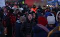 2022年3月11日，在波兰边境等待汽车的乌克兰人（图片来源：Sean Gallup/Getty Images）