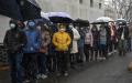 2022年3月18日，北京一处居民区的居民正被要求做核酸检测。（图片来源： Andrea VerdelliGetty Images）