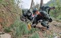  3月21日，武警在中国广西梧州市滕县东航飞机失事现场进行搜查。（图片来 源：CNS/AFP/Getty Images）