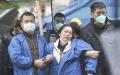 图为东航遇难者的家属。（NOEL CELIS/AFP via Getty Images）
