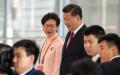 图为2017年习近平访港，期间林郑月娥陪同视察。（图片来源：Getty Images）