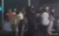 山东省淄博市一名女子近日自称遭遇了淄博版“唐山事件”，自己和同伴3人被5男1女殴打。（图片来源：视频截图）