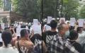 2022年7月14日，上千名西安烂尾楼业主在银监局门口抗议。（图片来源：自由亚洲电台）