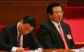 北戴河会议期间，曾庆红老家江西省官场10官员密集落马。图为2008年3月15日曾庆红与习近平在中共两会上。