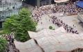 深圳科兴科技园10万人“健康码”突转“黄码”，台风天“马鞍”又迫近，被迫排长龙做核酸检测求早回家。（图片来源：视频截图）