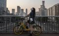 疫情下的年轻人，生活没有希望。（图片来源：Kevin Frayer/Getty Images）